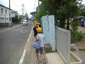 学びの広場を終えて下校する子どもたち