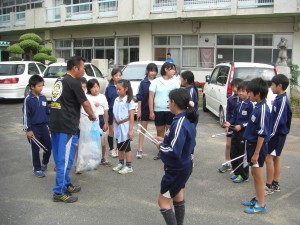 活動を終え職員室前に集合した美化委員のみなさん(8:00)