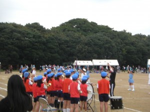 住民体育祭で演奏をする吹奏楽部のみなさん