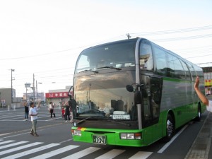 朝６時前、バスは五所川原市へ向けて出発しました！