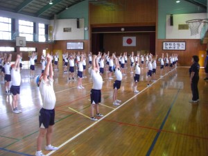 熱心に練習に励む４年生の子どもたち(14:20)