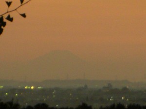 鹿島小屋上からの富士山(17:55)