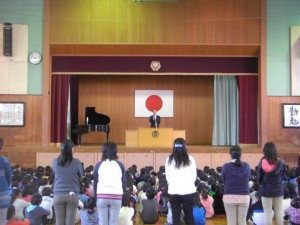 １２月の全校朝会　校長先生のお話(8:10)